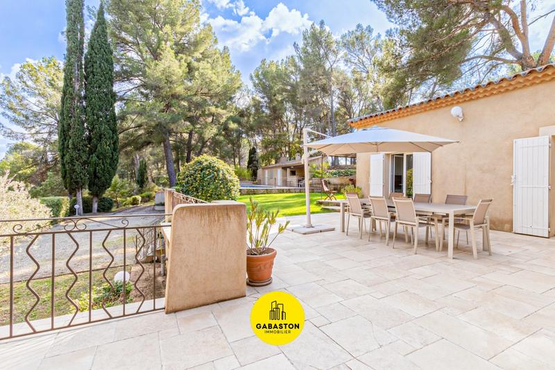 Propriété - 252 m² - 7 pièces