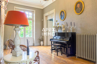 Demeure - 400 m² - 15 pièces