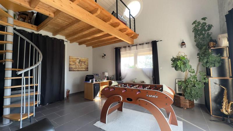 Maison - 207 m² - 6 pièces