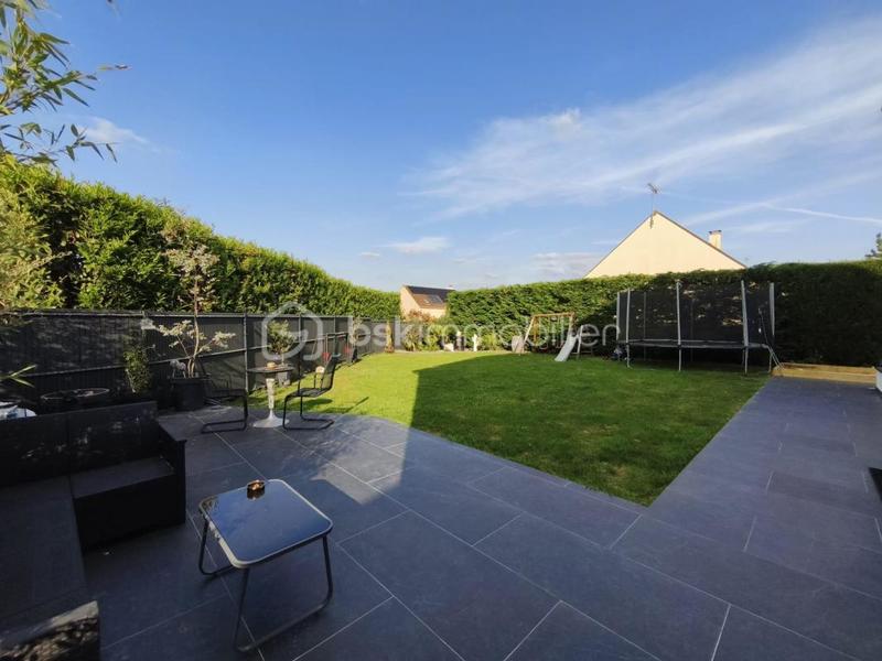 Maison traditionnelle - 251 m² - 7 pièces