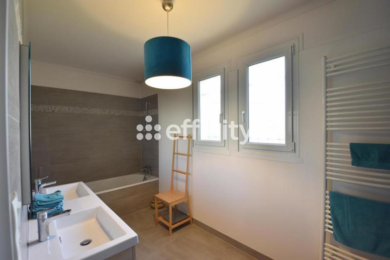 Maison - 158 m² - 7 pièces