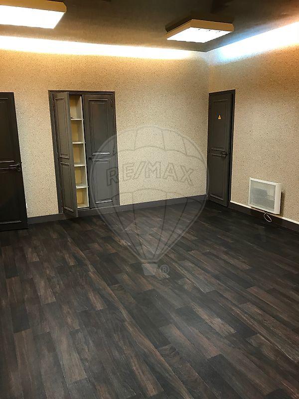 Local commercial - 110 m² - 4 pièces