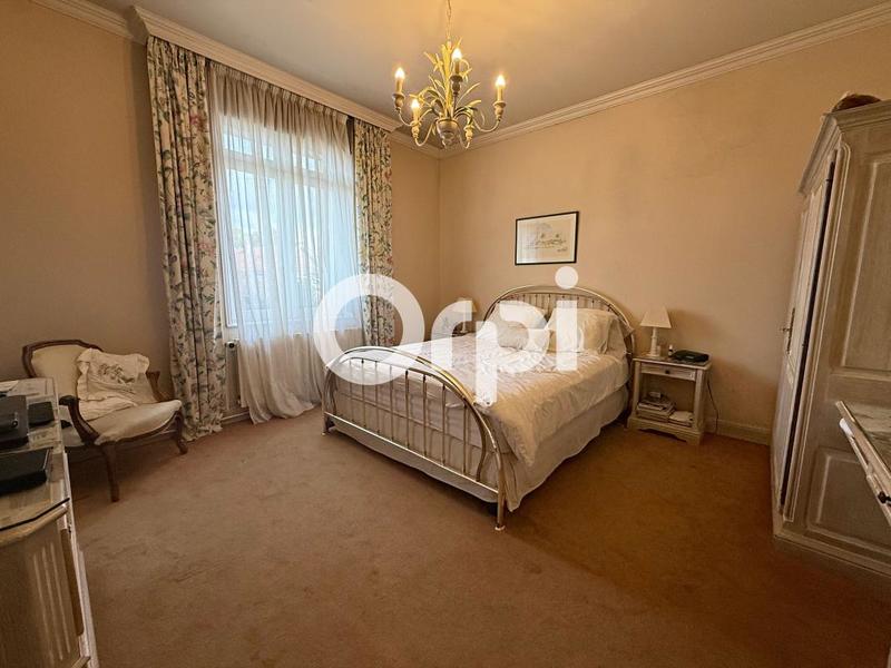 Maison - 281 m² - 8 pièces