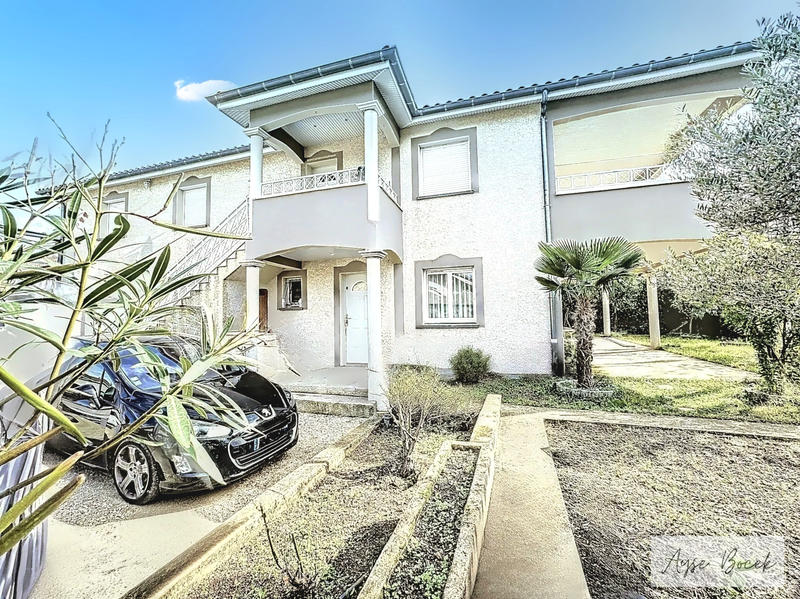 Maison - 200 m² - 10 pièces