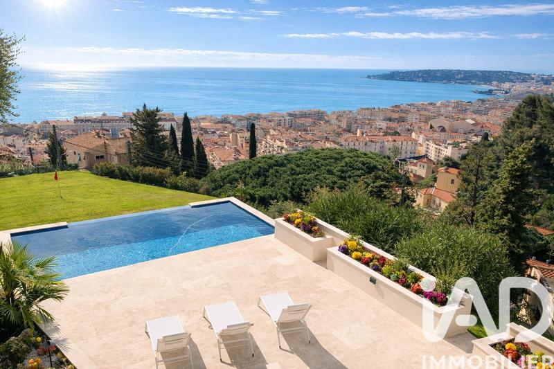 Maison - 259 m² - 5 pièces