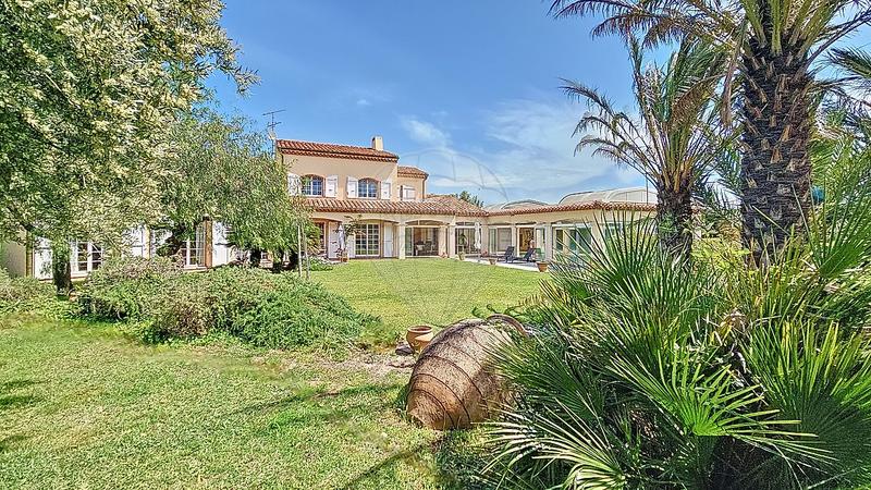 Villa - 310 m² - 8 pièces