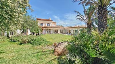 Villa - 310 m² - 8 pièces