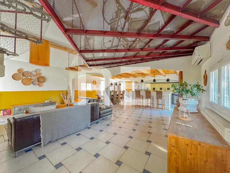 Maison - 165 m² - 9 pièces