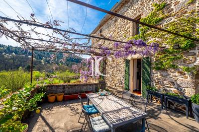 Maison - 302 m² - 8 pièces