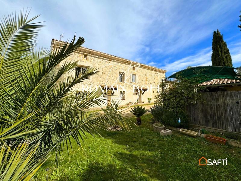 Maison - 250 m² - 11 pièces