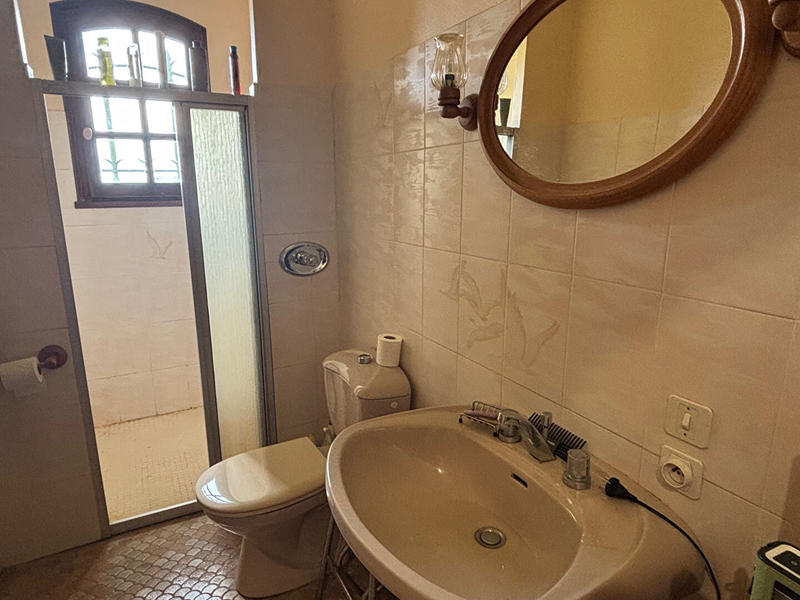 Maison - 235 m² - 9 pièces