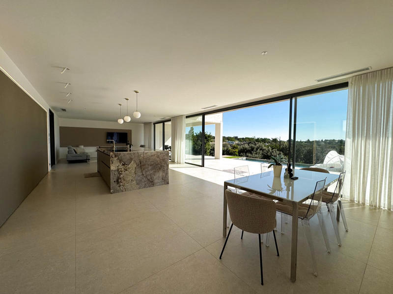 Maison - 207 m² - 5 pièces