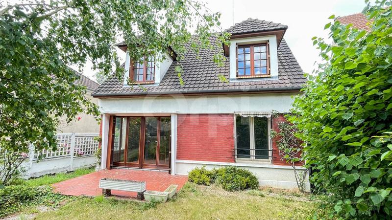 Maison - 90 m² - 5 pièces