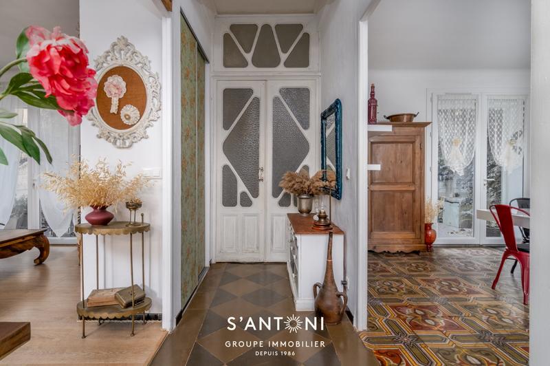 Maison - 201 m² - 7 pièces