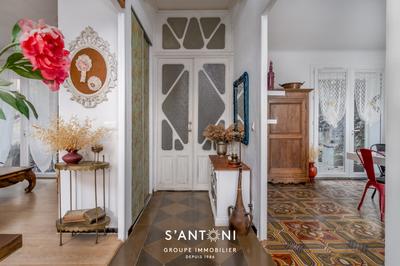 Maison - 201 m² - 7 pièces