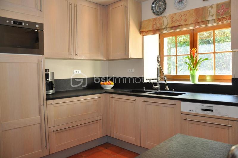 Propriété - 251 m² - 9 pièces