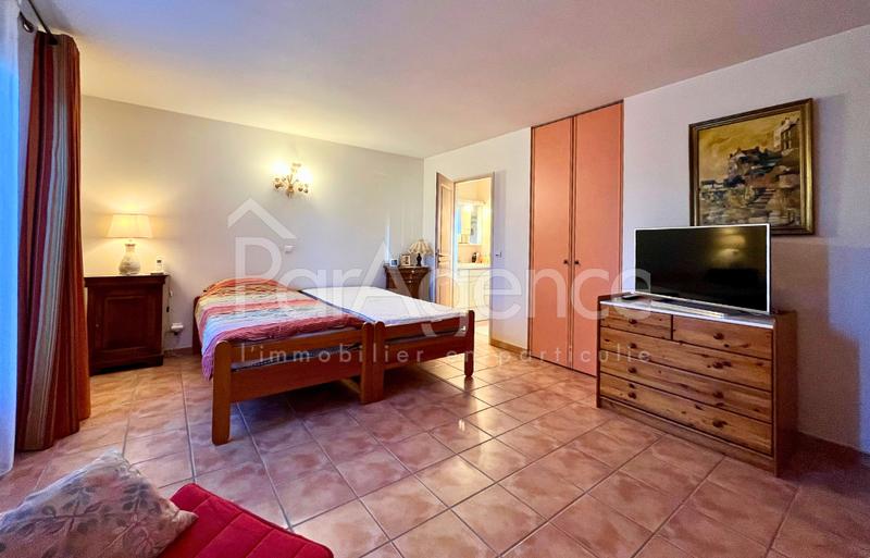 Maison - 202 m² - 6 pièces