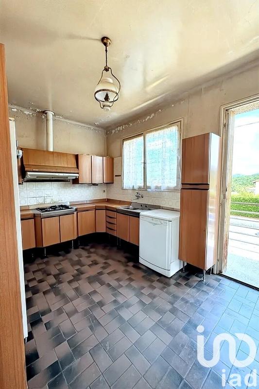 Maison - 210 m² - 9 pièces