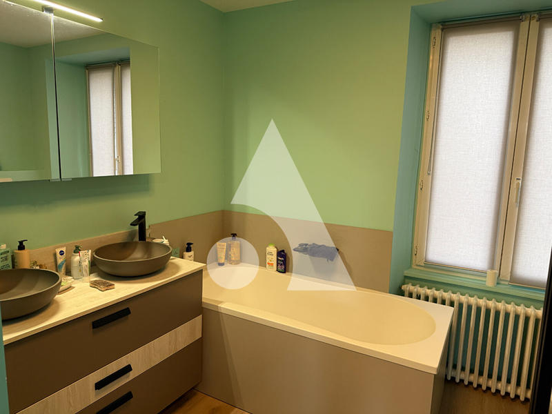 Maison - 230 m² - 10 pièces