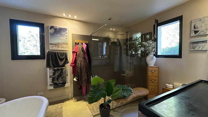 Propriété - 350 m² - 11 pièces