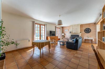 Maison - 180 m² - 8 pièces