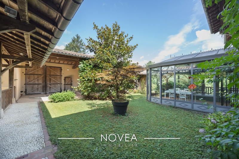 Maison - 220 m² - 9 pièces