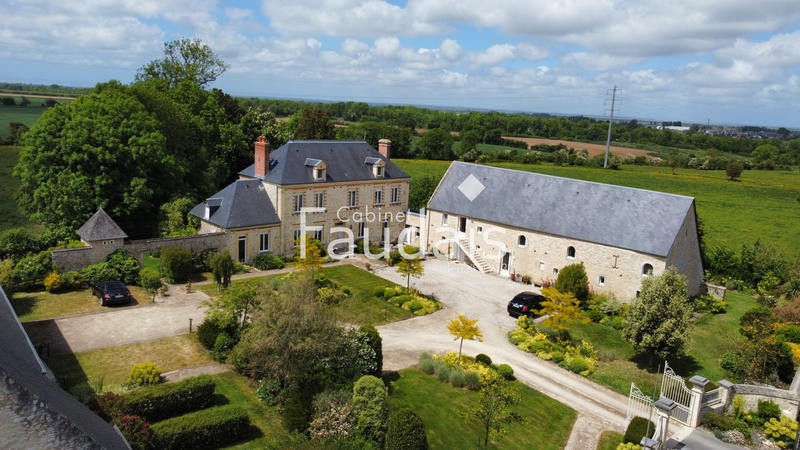 Maison - 415 m² - 16 pièces