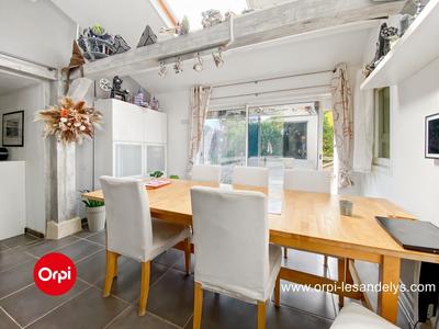 Maison - 98 m² - 5 pièces