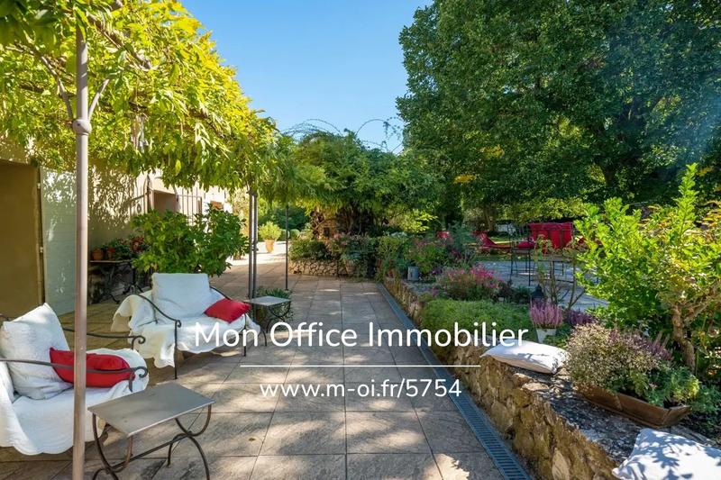 Demeure - 300 m² - 9 pièces