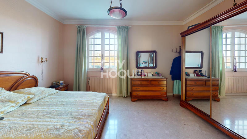 Maison - 195 m² - 7 pièces