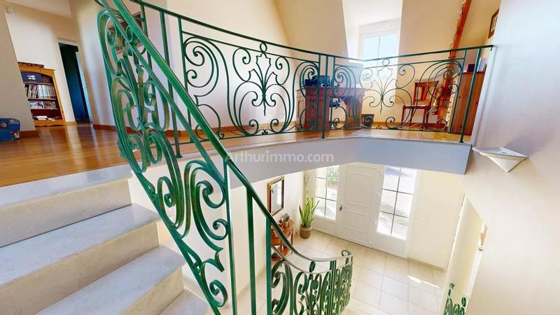 Maison - 308 m² - 9 pièces