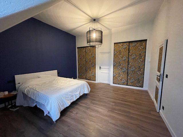 Maison traditionnelle - 228 m² - 8 pièces