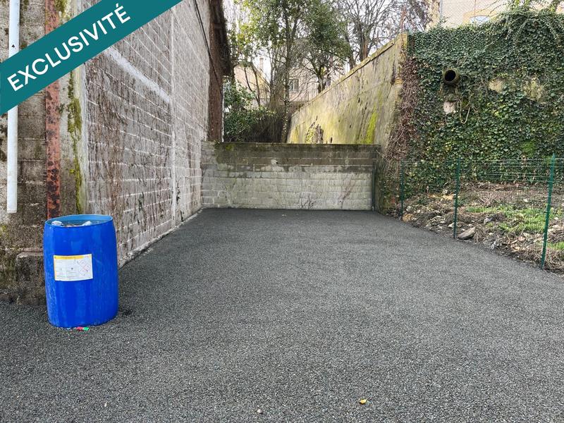 Local commercial - 675 m² - 1 pièce