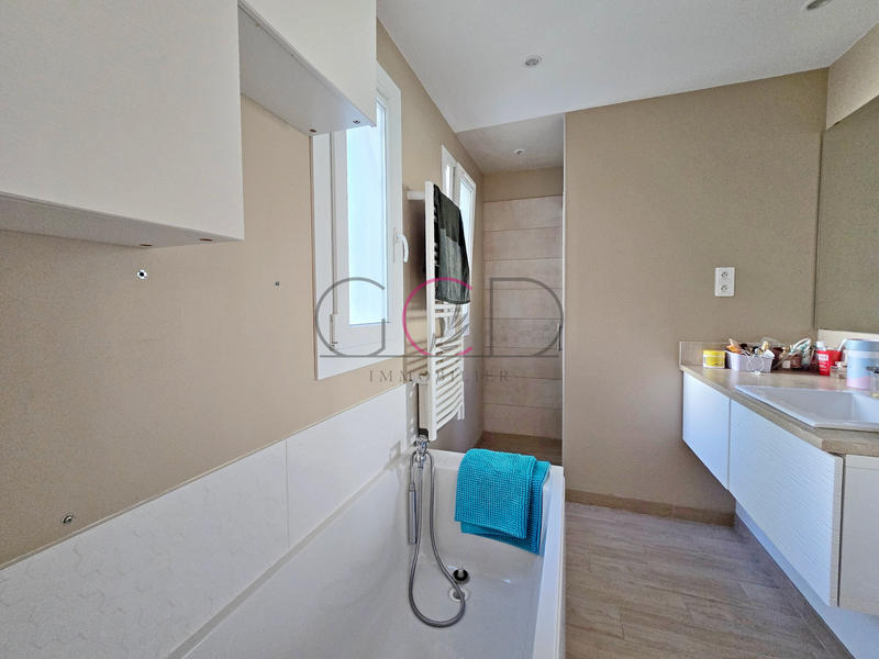 Villa - 183 m² - 6 pièces