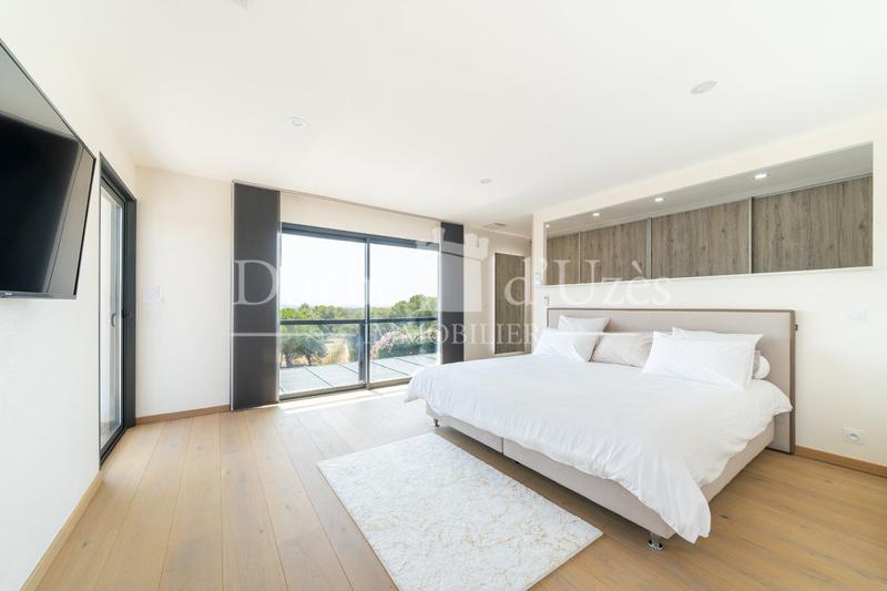 Maison - 300 m² - 9 pièces