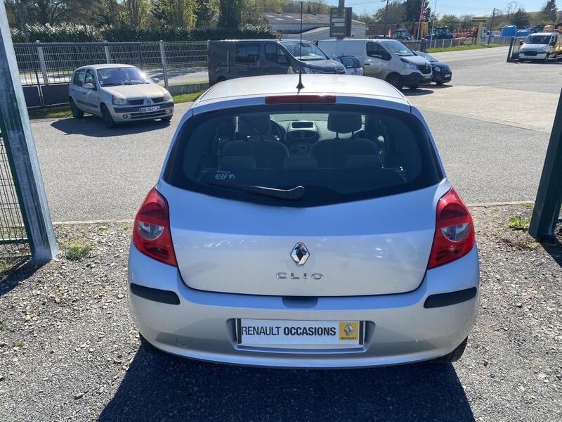 Renault Clio III 1.6i 110 16v Privilege