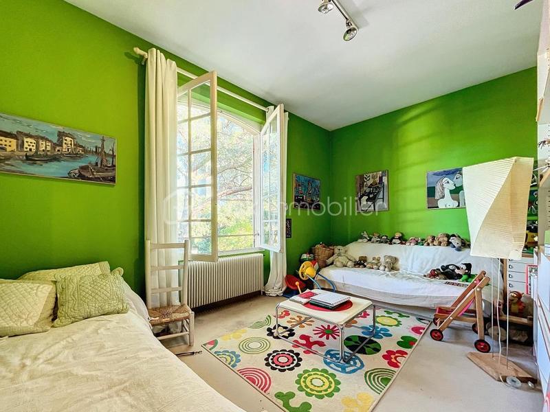 Maison - 280 m² - 10 pièces