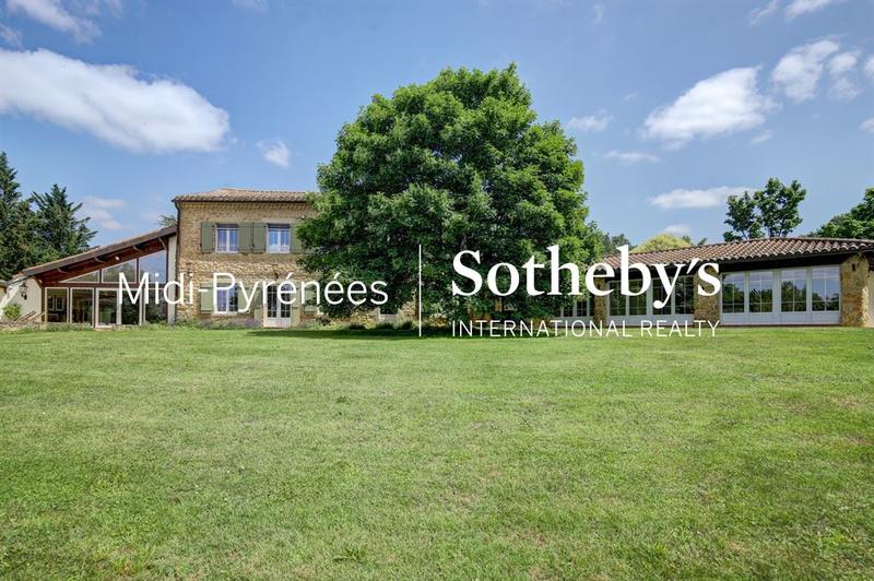 Maison - 625 m² - 17 pièces