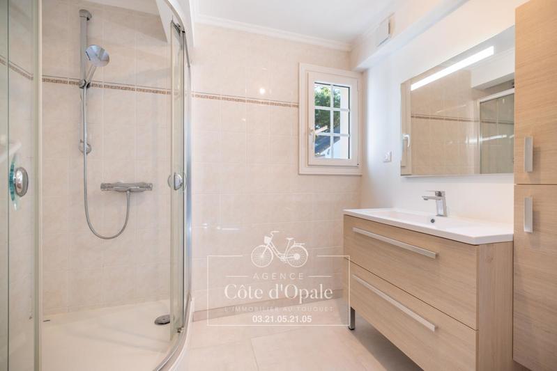 Maison - 215 m² - 6 pièces