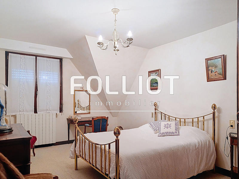 Maison - 235 m² - 7 pièces