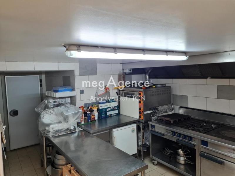 Maison en pierre - 210 m² - 6 pièces