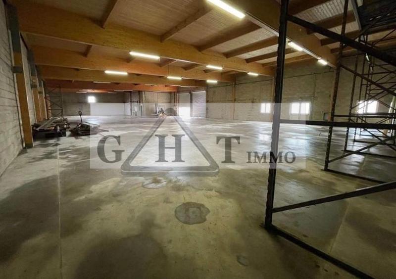 Entrepôt - 900 m²