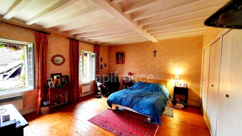 Maison - 220 m² - 7 pièces