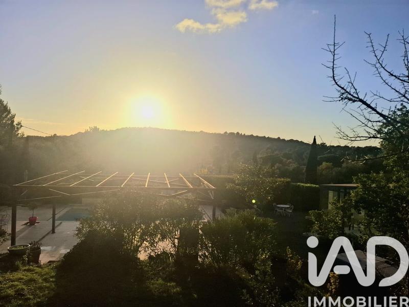 Maison - 185 m² - 7 pièces