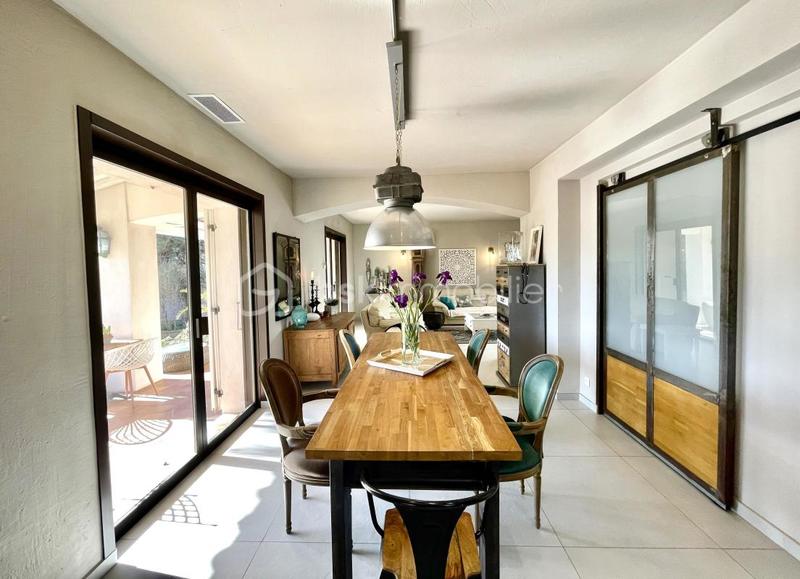 Maison traditionnelle - 212 m² - 8 pièces