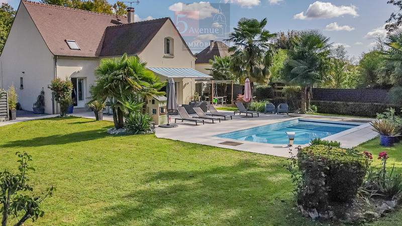 Maison - 250 m² - 8 pièces