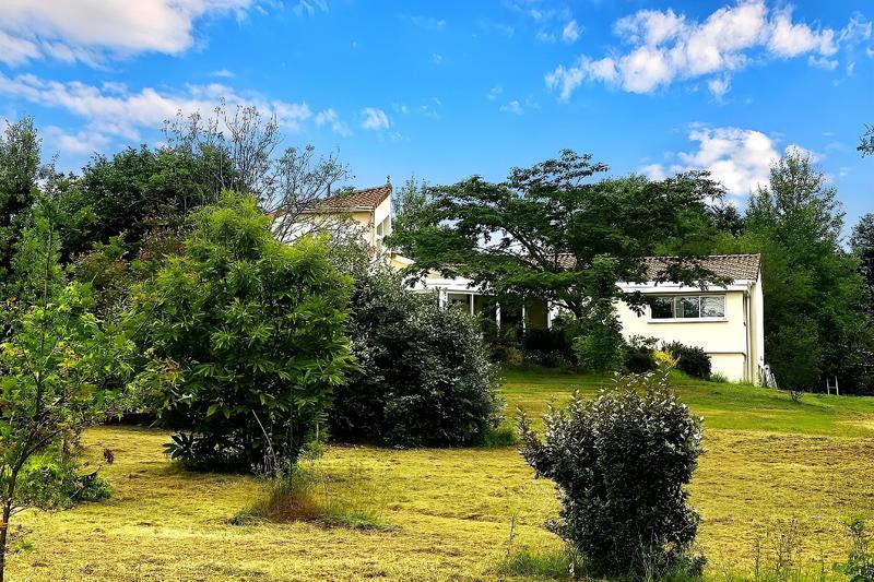 Maison - 319 m² - 15 pièces