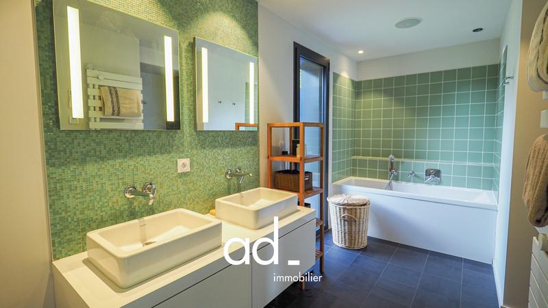 Maison contemporaine - 271 m² - 8 pièces