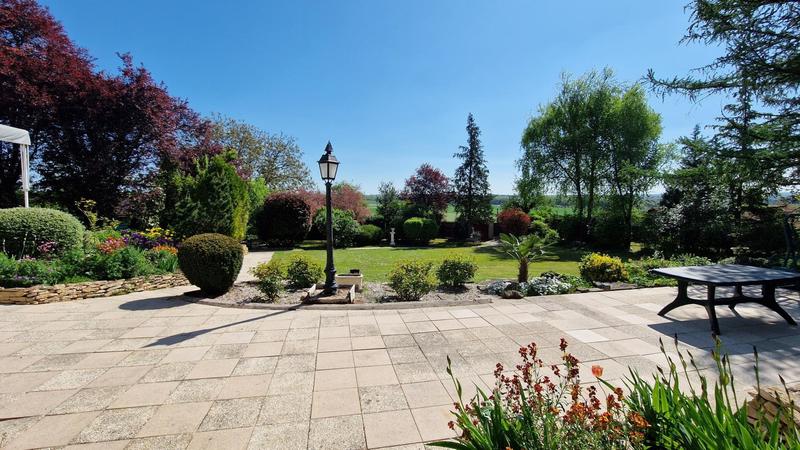 Maison - 214 m² - 5 pièces