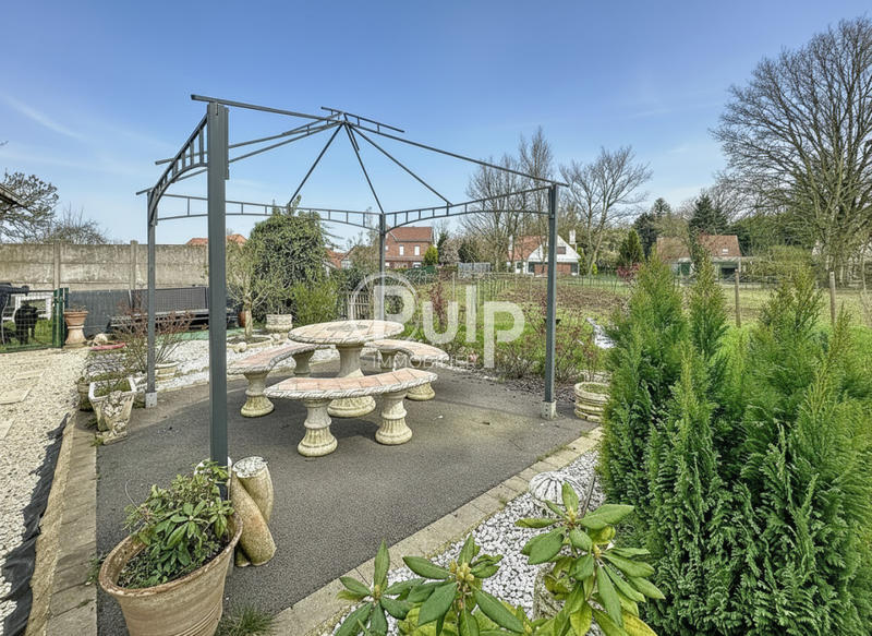 Pavillon - 220 m² - 8 pièces